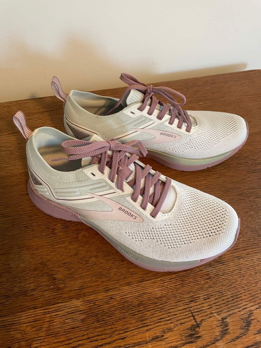 Brooks Women’s Ricochet 3 Running Shoes Size 7.5. New.